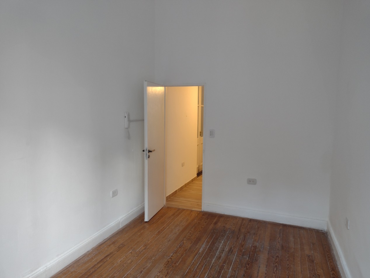 EXCELENTE DEPARTAMENTO PH SIN EXPENSAS 2 AMBIENTES EN ESTACION PARQUE PATRICIOS SUBTE H