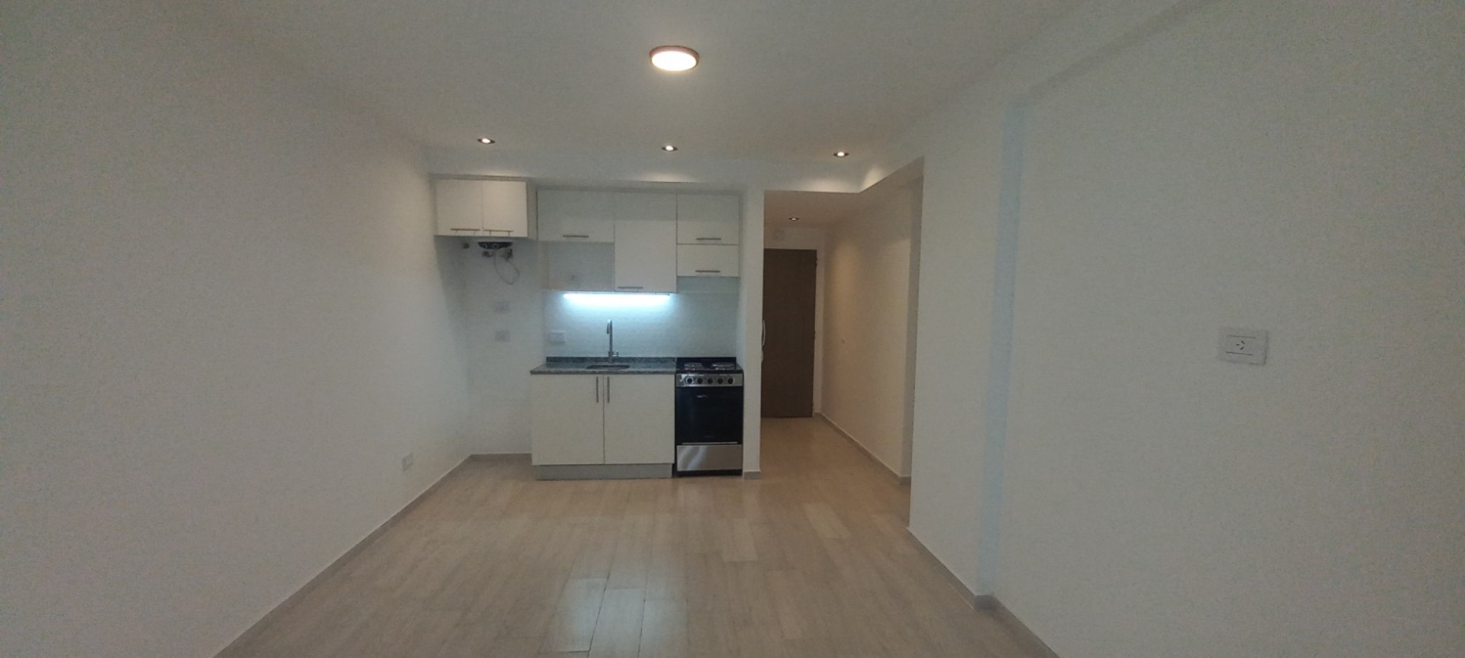 Oportunidad. Depto. 2 ambientes con cochera. Constitucion. A estrenar.