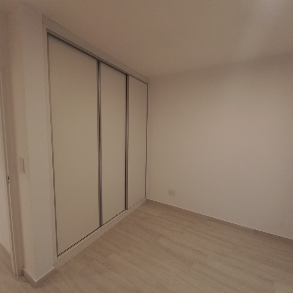 Oportunidad. Depto. 2 ambientes con cochera. Constitucion. A estrenar.