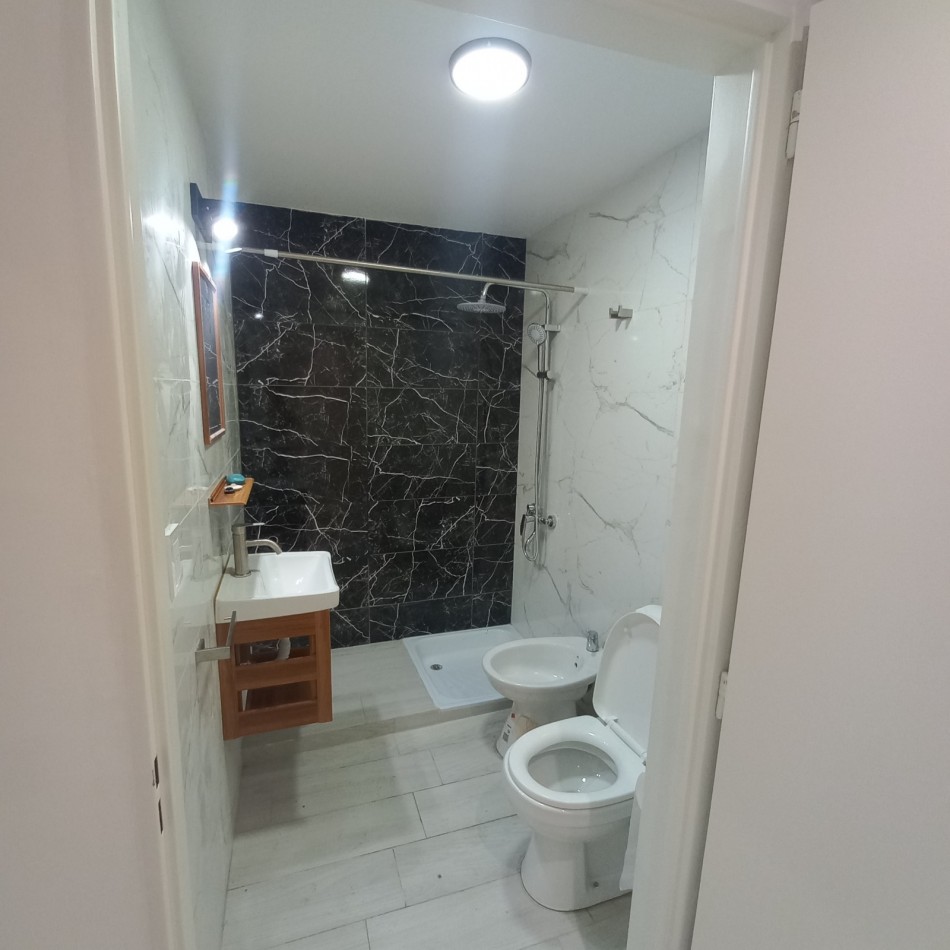 Oportunidad. Depto. 2 ambientes con cochera. Constitucion. A estrenar.